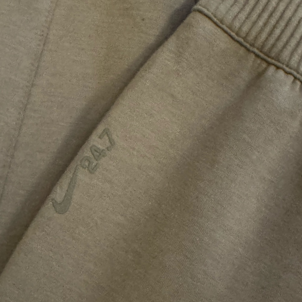 NIKE Mid Rise, Ankle Length Joggers, size XS. NWT! - Picture 3 of 5